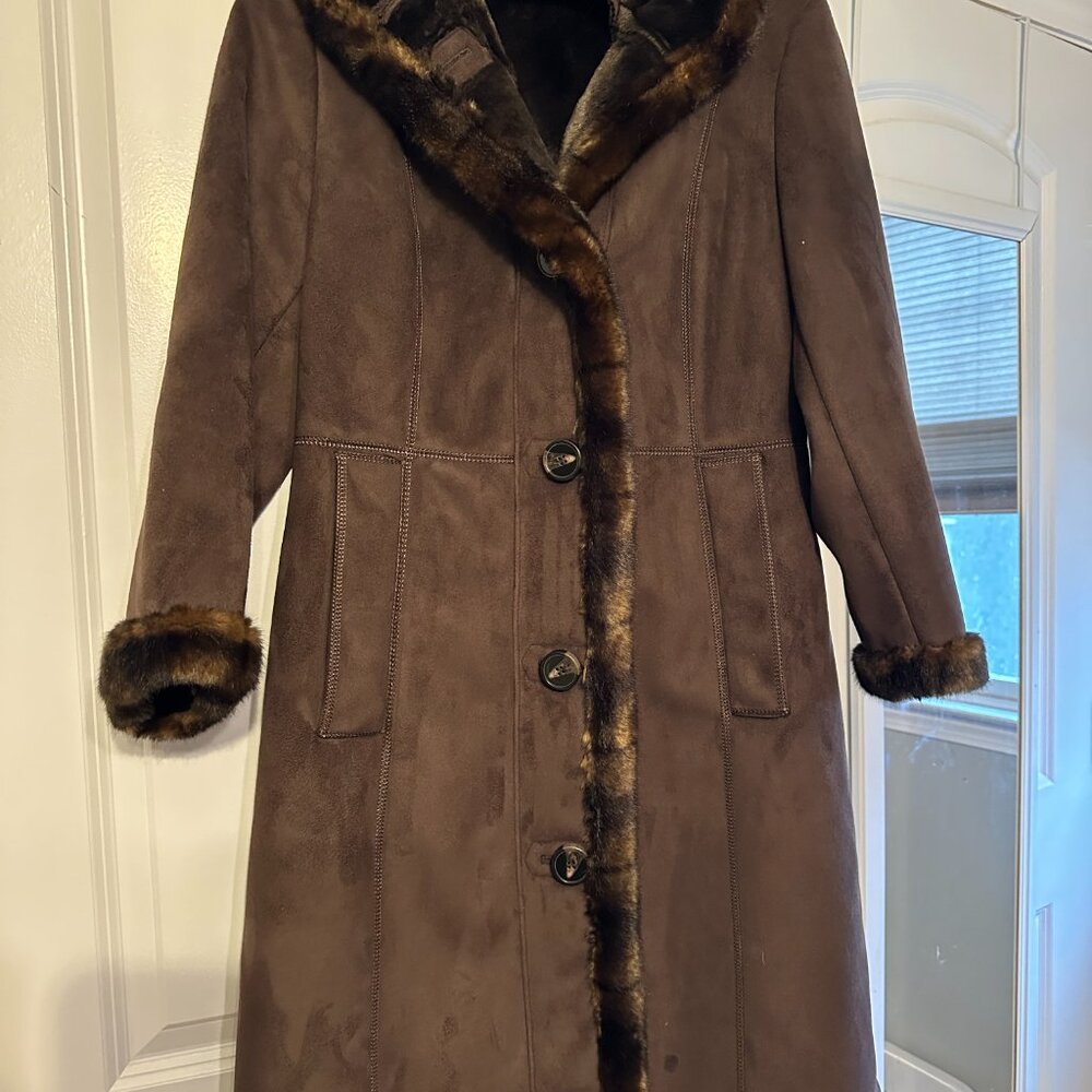 3/4 brown Gallery coat, great condition!